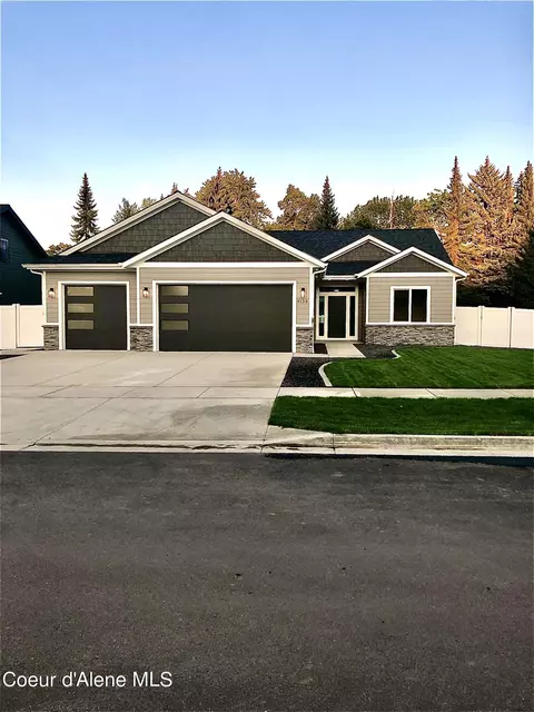 9138 N Raintree Ln, Hayden, ID 83835
