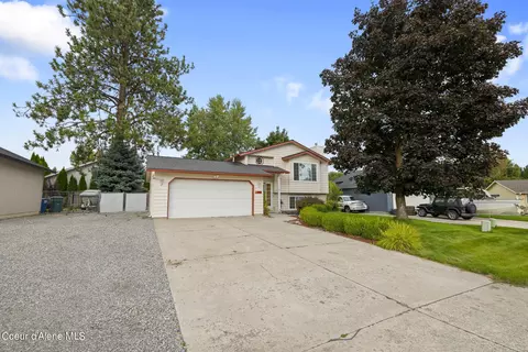 9705 N Ptarmigan Dr, Hayden, ID 83835