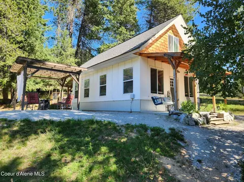 379 Pinecrest Loop, Sandpoint, ID 83864