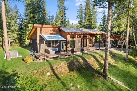 140 Astilbe Ln, Sagle, ID 83860