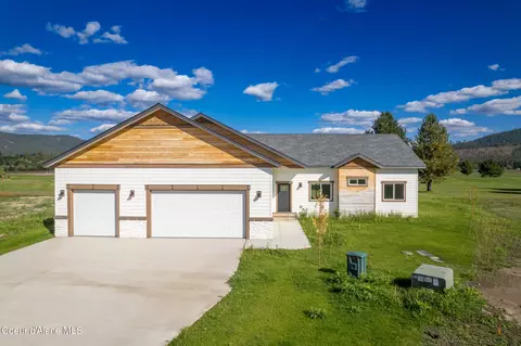 40 Bunker Ln, Blanchard, ID 83804