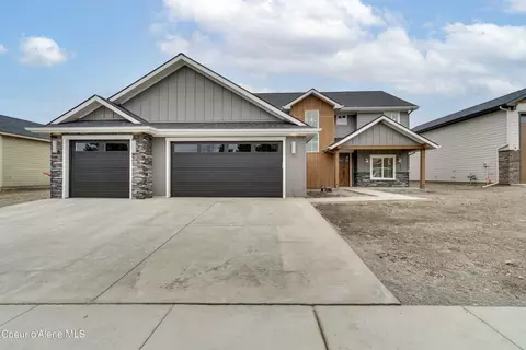 9506 N Secretariat Ln, Hayden, ID 83835