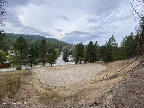 610 Country Club Ln, Pinehurst, ID 83850