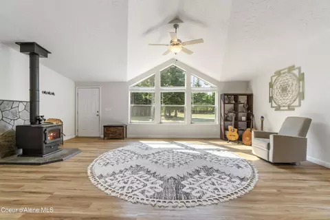 75 Ocean Front Pl, Naples, ID 83847