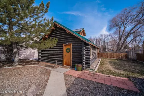 827 W 2nd St, Saint Anthony, ID 83445