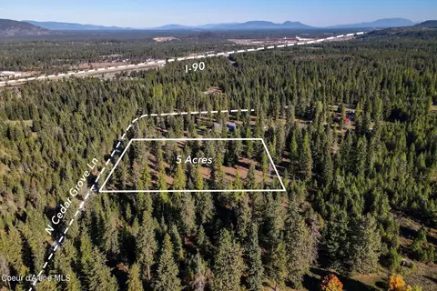 18072 N Cedar Grove Ln, Hayden, ID 83835