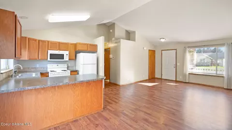 585 E Bunker Ave, Post Falls, ID 83854 photo 9