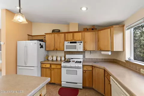 32672 N Red Dell Lp Loop, Athol, ID 83801 photo 9
