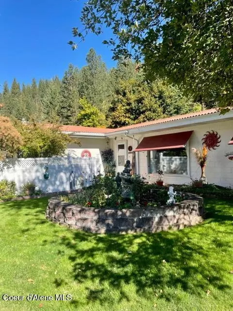 102 Orchard Ave, Silverton, ID 83867