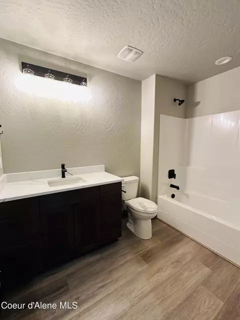 Bath - 131 E Lobo Loop, Hayden, ID 83835 photo 2 of 3