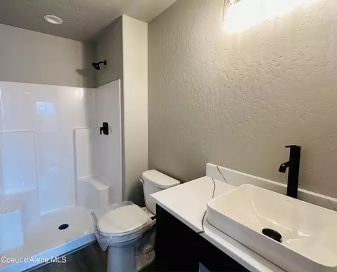 Bath - 131 E Lobo Loop, Hayden, ID 83835 photo 3 of 3