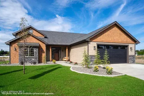 9242 N Secretariat Ln, Hayden, ID 83835