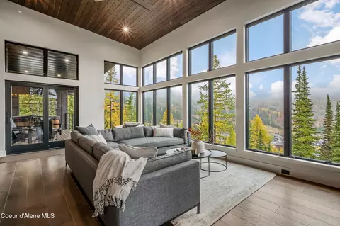 89 Lower Wyvern Way, Sandpoint, ID 83864