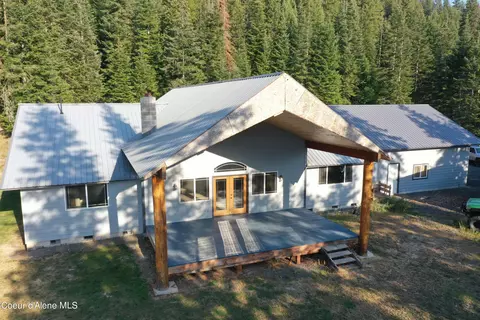 414 Joans Rd, Santa, ID 83866