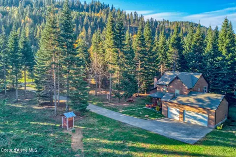 2537 Mcarthur Lake Rd, Naples, ID 83847