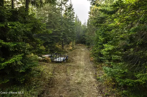 12003 E Copperhead Rd, Athol, ID 83801