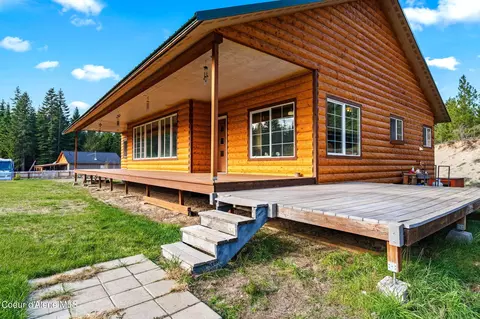 304 Latigo Ln, Naples, ID 83847
