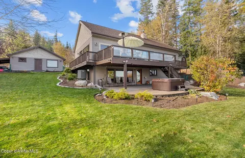 2593 Lakeshore Dr, Sagle, ID 83860