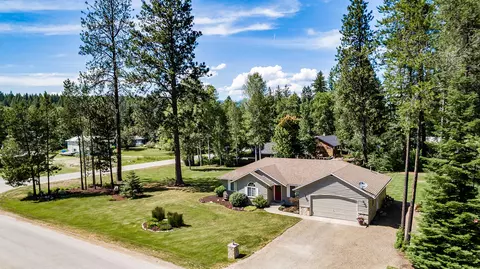 33 Sweeney Dr, Sagle, ID 83860