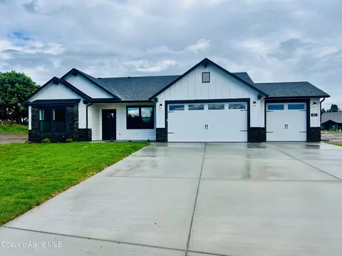 667 E Ripatti Way, Hayden, ID 83835