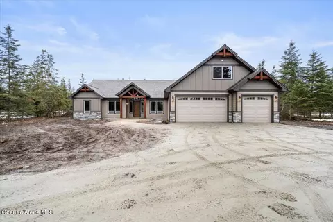 18711 W Palomar Dr, Hauser, ID 83854