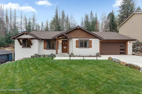 209 Old Farm Rd, Pinehurst, ID 83850