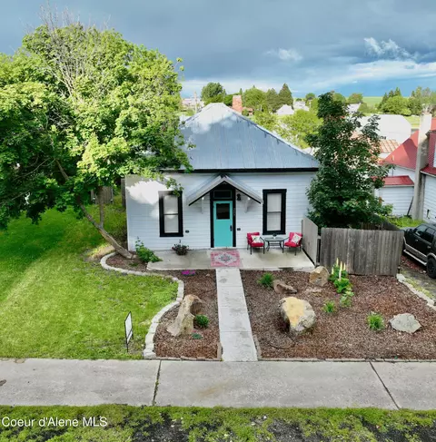 203 Oak St, Nezperce, ID 83543