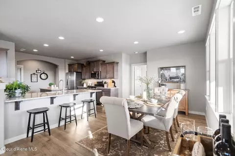 9283 Secretariat Ln, Hayden, ID 83835