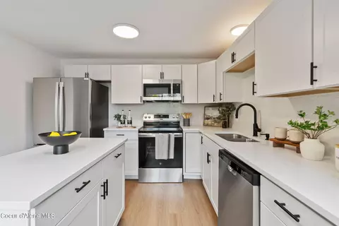 Kitchen - 1625 E 3rd Ave, Post Falls, ID 83854 photo 3 of 3