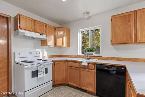 Kitchen - 908 E 11th Ave, Post Falls, ID 83854 photo 2 of 2