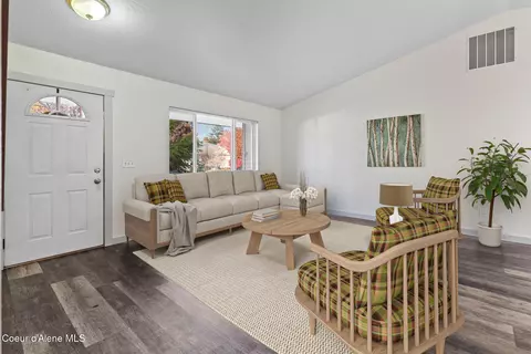 Living - 908 E 11th Ave, Post Falls, ID 83854 photo 5 of 5