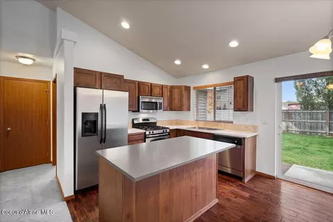 Kitchen - 2034 E Dipper Loop, Post Falls, ID 83854 photo 2 of 4