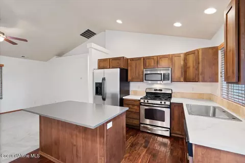 Kitchen - 2034 E Dipper Loop, Post Falls, ID 83854 photo 4 of 4