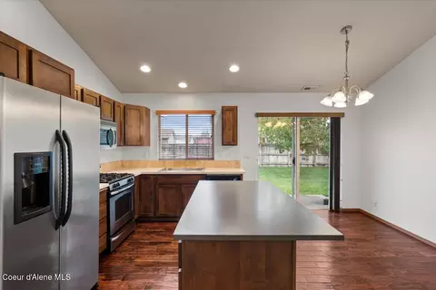 Kitchen - 2034 E Dipper Loop, Post Falls, ID 83854 photo 3 of 4