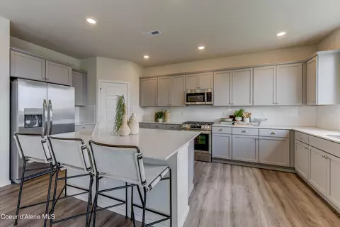 Kitchen - 629 E Burdock Loop, Hayden, ID 83835 photo 2 of 4