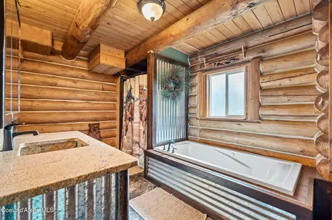 Bath - 57 Maxie Ln, Sandpoint, ID 83864 photo 2 of 4