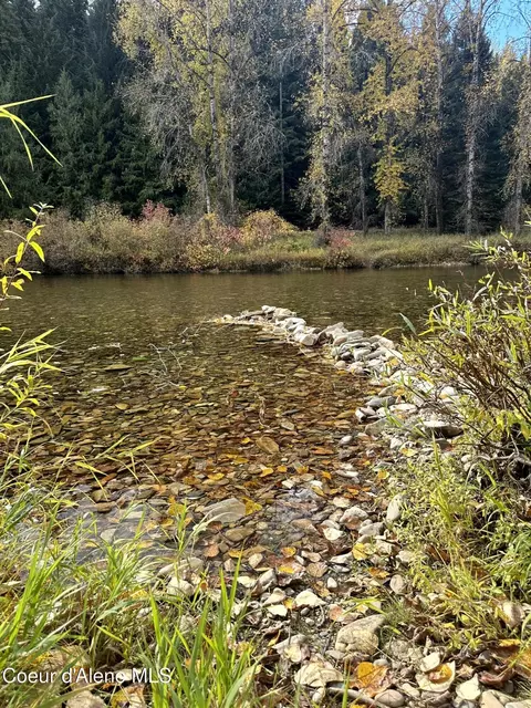10536 Old River Rd, Kingston, ID 83839