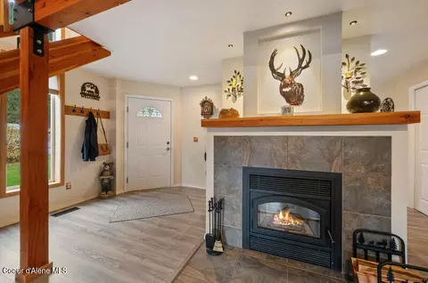 Entry Way - 104 Tomsche Ave, Wallace, ID 83873 photo 2 of 4