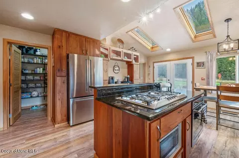 Kitchen - 104 Tomsche Ave, Wallace, ID 83873 photo 2 of 2