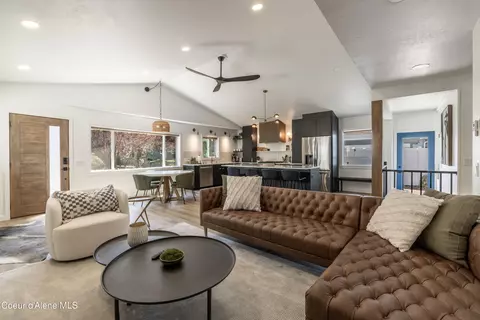 809 E Young Ave, Coeur D'alene, ID 83814