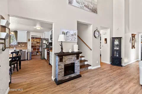 Entry Way - 237 Geenen Rd, Cocolalla, ID 83813 photo 1 of 2
