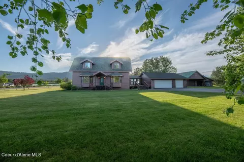 32 Beverly Dr, Sagle, ID 83860