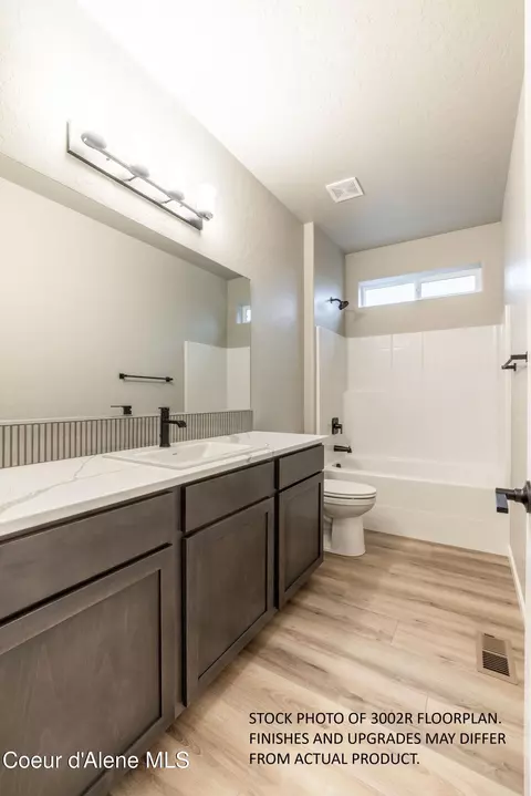 Bath - 7609 E Duke Ln, Athol, ID 83801 photo 2 of 3