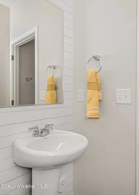 Bath - 87 E Sandmyrtle Ave, Hayden, ID 83835 photo 1 of 5