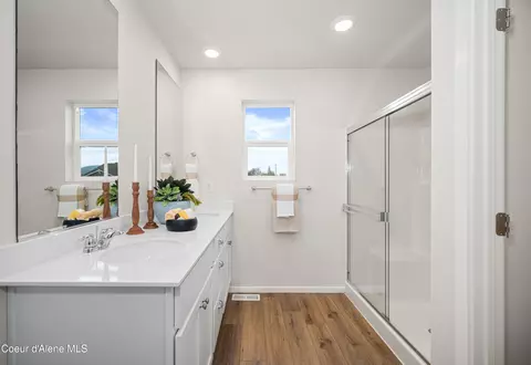 Bath - 87 E Sandmyrtle Ave, Hayden, ID 83835 photo 4 of 5