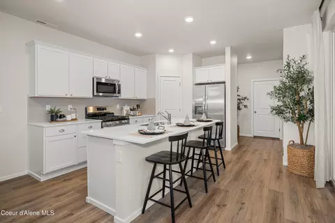 Kitchen - 87 E Sandmyrtle Ave, Hayden, ID 83835 photo 6 of 8