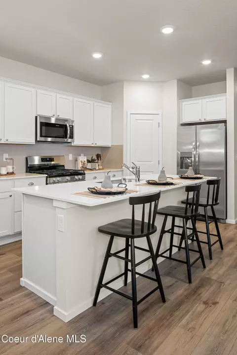 Kitchen - 87 E Sandmyrtle Ave, Hayden, ID 83835 photo 4 of 8