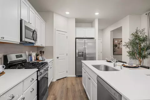 Kitchen - 87 E Sandmyrtle Ave, Hayden, ID 83835 photo 3 of 8