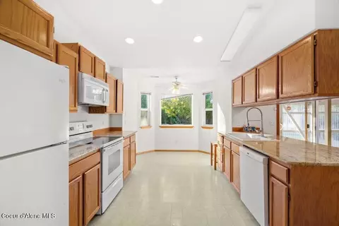 Kitchen - 702 E Autumn Crest Loop, Post Falls, ID 83854 photo 1 of 4