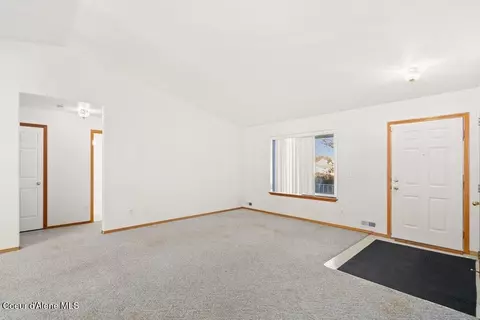 Living - 702 E Autumn Crest Loop, Post Falls, ID 83854 photo 2 of 2